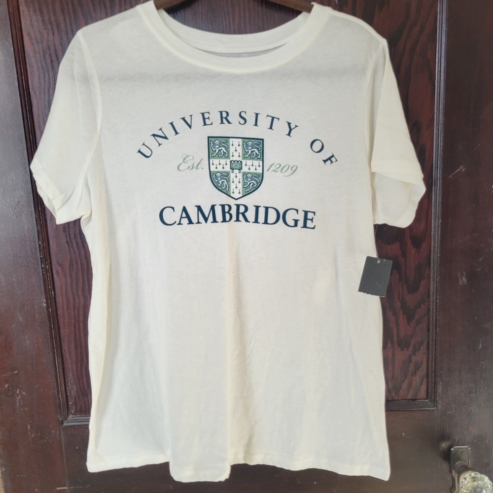 Torrid University of Cambridge White Graphic T Shirt Tee Relaxed Fit NEW Size 0